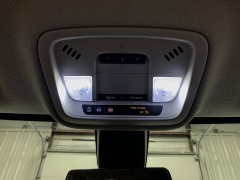 Used 2020 Chevrolet Traverse RS image 34