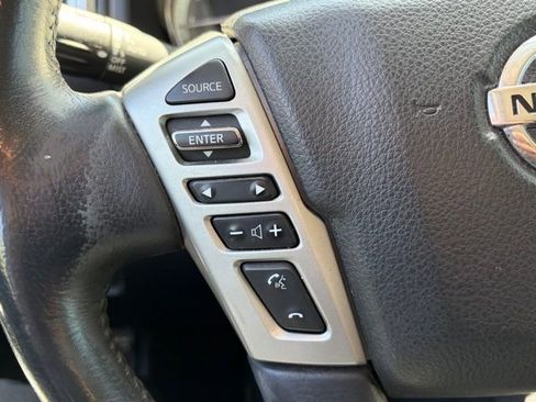 Used 2018 Nissan Titan SV w/ SV Convenience Package image 11
