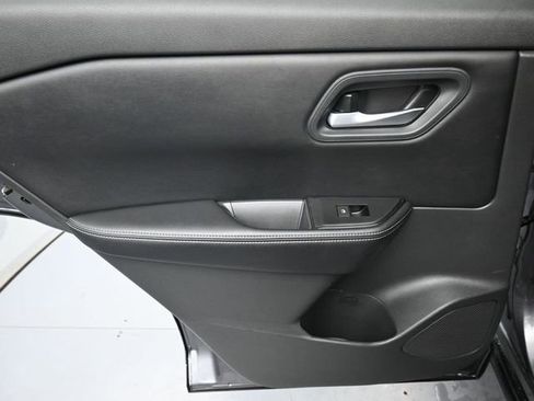 Used 2025 Nissan Rogue SV image 23