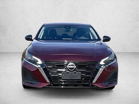 Used 2025 Nissan Altima 2.5 SV FWD image 3