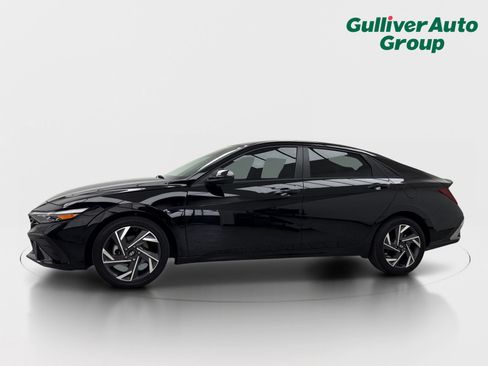 Used 2025 Hyundai Elantra Sport FWD image 2