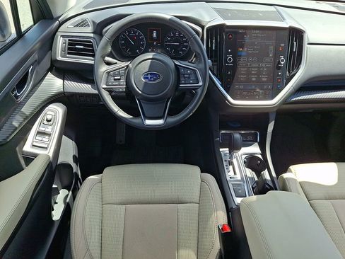 Used 2025 Subaru Ascent Premium AWD/4WD image 2