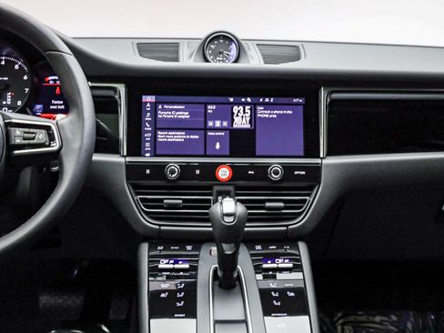 Certified 2026 Porsche Macan AWD/4WD image 17