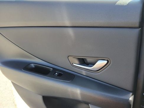 New 2026 Hyundai Elantra Limited FWD image 23