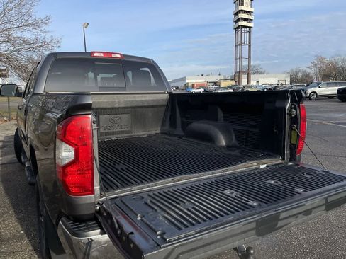 Used 2015 Toyota Tundra SR5 image 17