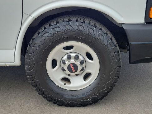 Used 2016 GMC Savana 3500 LS image 26