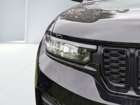 New 2025 Jeep Grand Cherokee Altitude image 8