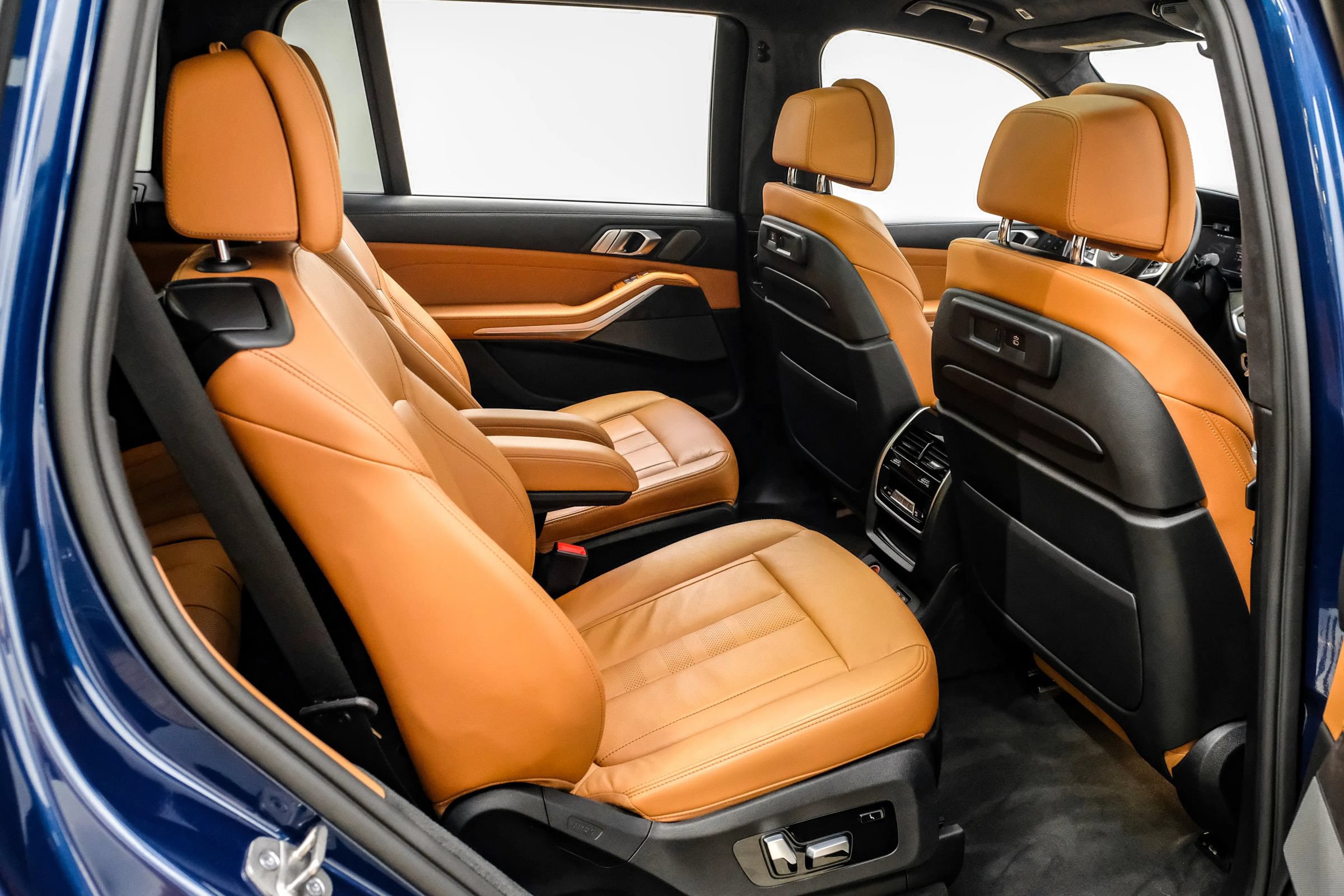 Used 2021 BMW X7 M50i AWD/4WD image 33