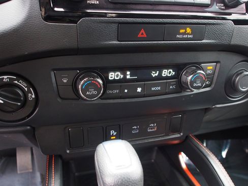 Used 2022 Nissan Frontier PRO-4X w/ Technology Package image 24