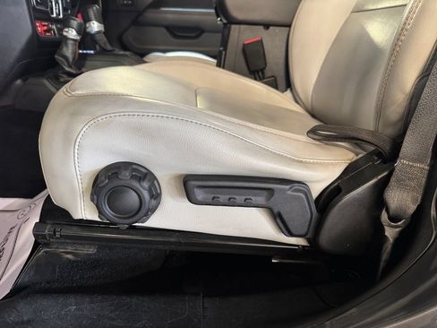 Used 2020 Jeep Gladiator Mojave AWD/4WD image 13