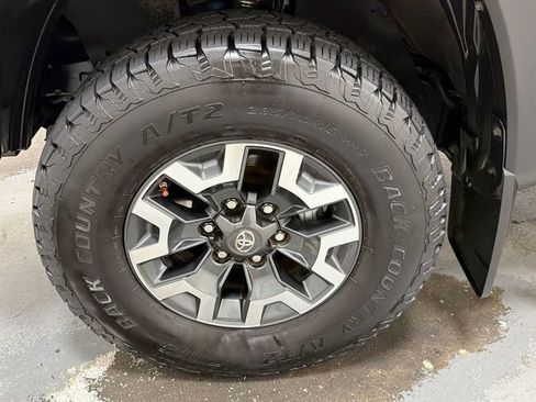 Certified 2018 Toyota Tacoma TRD Off-Road AWD/4WD image 10