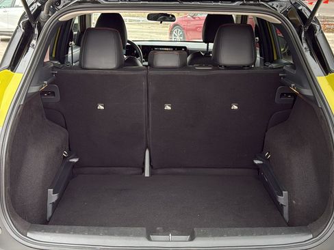 Used 2025 Nissan Kicks SR FWD image 25