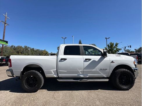 Used 2024 RAM 2500 Big Horn AWD/4WD image 9