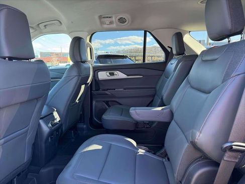 Used 2025 Ford Explorer Active w/ Active Comfort Package image 11