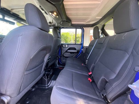 Used 2019 Jeep Wrangler Unlimited Sahara w/ Uconnect 4C Nav & Sound Group AWD/4WD image 29