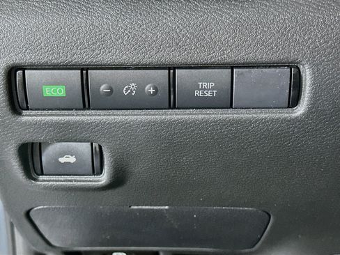 Used 2025 Nissan Sentra SV FWD image 16