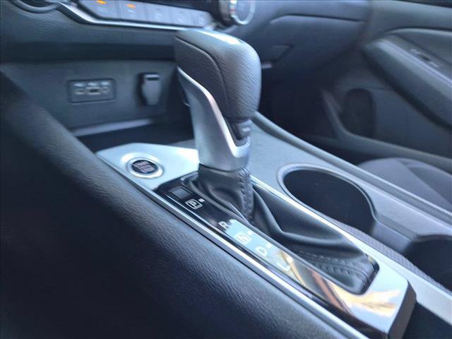 Used 2025 Nissan Altima 2.5 SV FWD image 10