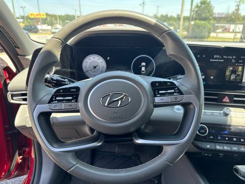 Used 2023 Hyundai Elantra SEL w/ Convenience Package FWD image 17