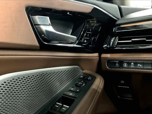 Used 2024 Acura MDX SH-AWD w/ Technology Package image 27