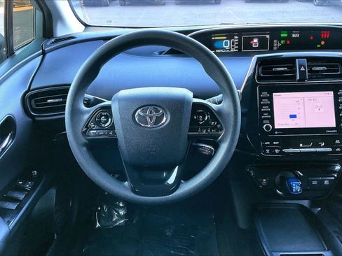 Used 2021 Toyota Prius LE image 5