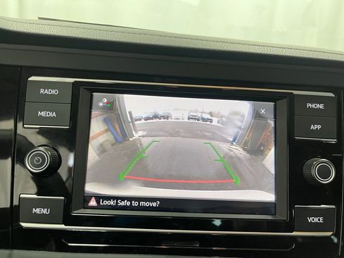 Certified 2023 Volkswagen Jetta SE w/ Panoramic Sunroof Package image 18