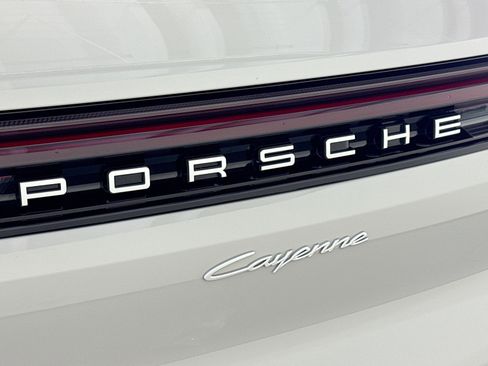 Certified 2025 Porsche Cayenne image 25