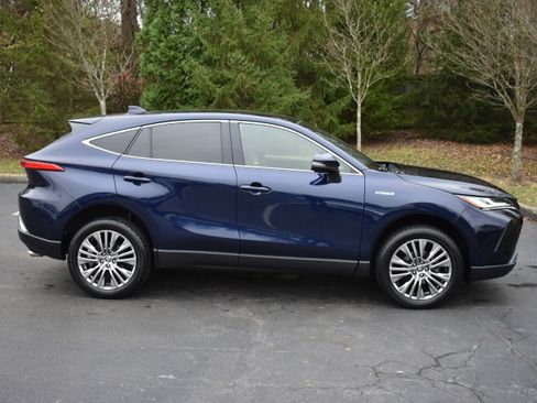 Used 2021 Toyota Venza Limited image 38