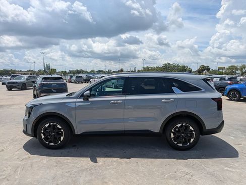 Certified 2024 Kia Sorento S FWD image 5