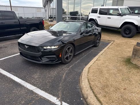 Used 2024 Ford Mustang Coupe image 6