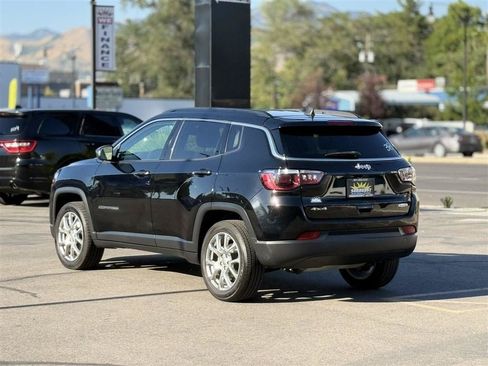 Used 2022 Jeep Compass Latitude AWD/4WD image 5