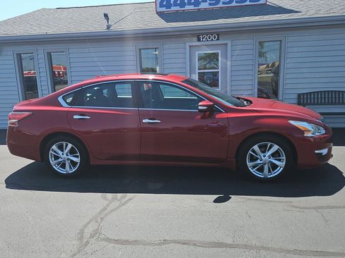Used 2015 Nissan Altima 2.5 SL w/ Technology Package image 2