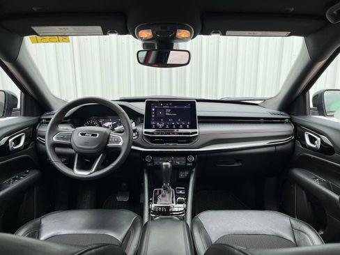 Used 2025 Jeep Compass Trailhawk AWD/4WD image 18