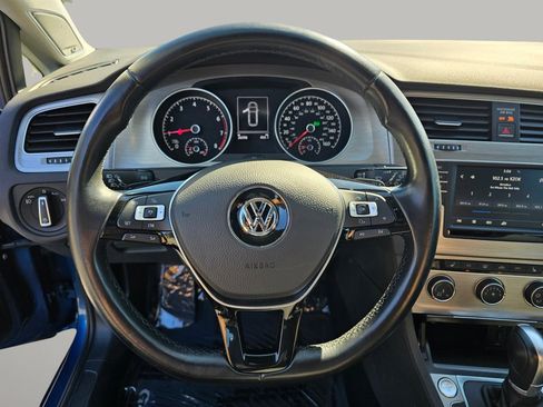 Used 2017 Volkswagen Golf SE image 6