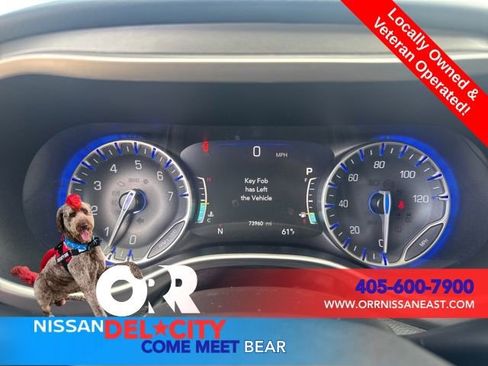Used 2023 Chrysler Pacifica Touring-L FWD image 23