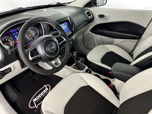 Used 2021 Jeep Compass Latitude FWD image 5