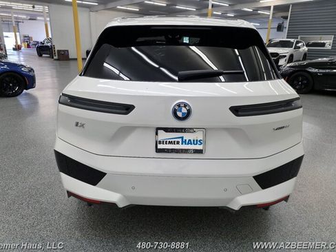 Used 2024 BMW iX xDrive50 w/ Sport Package AWD/4WD image 5