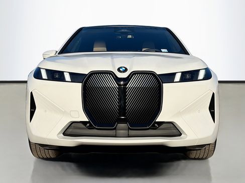 New 2026 BMW iX xDrive60 w/ Premium Package image 8