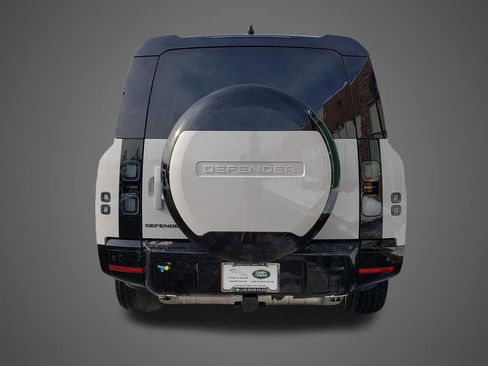 New 2026 Land Rover Defender 130 X-Dynamic SE image 6