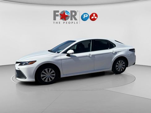 Used 2023 Toyota Camry LE image 5
