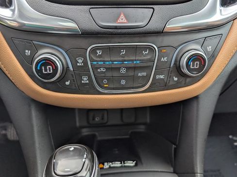 Used 2018 Chevrolet Equinox Premier FWD image 19