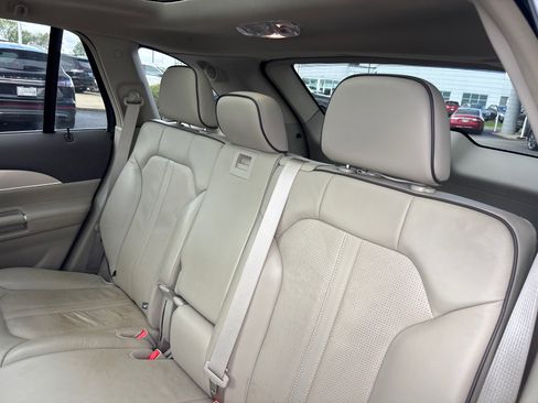Used 2013 Lincoln MKX FWD image 25
