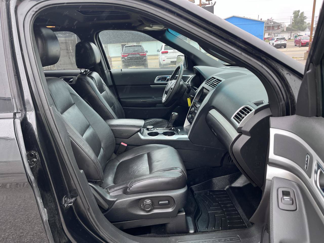 Used 2015 Ford Explorer XLT w/ Equipment Group 202B AWD/4WD image 19