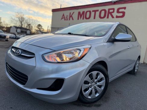 Used 2017 Hyundai Accent SE image 1