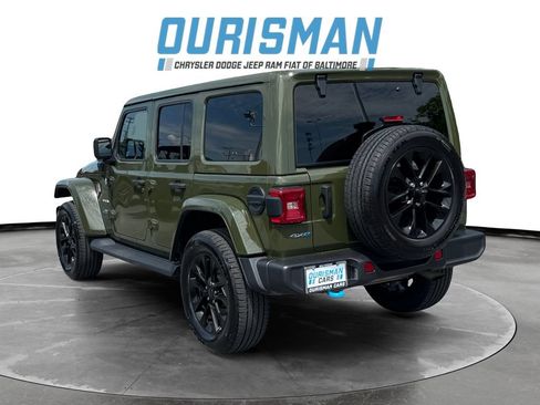 Used 2024 Jeep Wrangler Unlimited Sahara w/ Technology Group AWD/4WD image 4