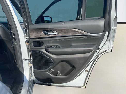 Used 2024 Jeep Grand Cherokee Overland w/ Advanced Protech Group III AWD/4WD image 21