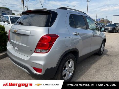 Used 2018 Chevrolet Trax LT w/ LT Convenience Package FWD image 8