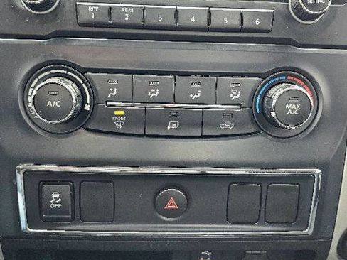 Used 2017 Nissan Titan SV image 10