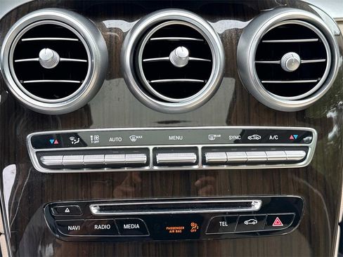 Used 2017 Mercedes-Benz GLC 300 4MATIC Coupe image 5