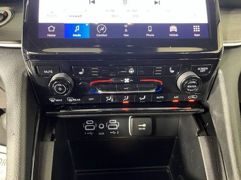 Used 2023 Jeep Grand Cherokee L Limited AWD/4WD image 36