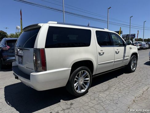 Used 2014 Cadillac Escalade ESV Premium RWD image 4